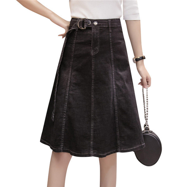 Modern női szabású szoknya fekete színben