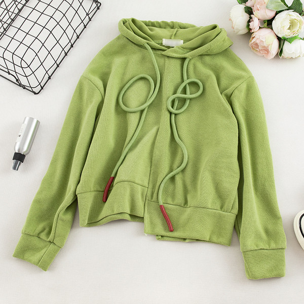 Καθημερινή  γυναικεία μπλούζα σε τρία χρώματα με κουκούλα και  κορδόνια