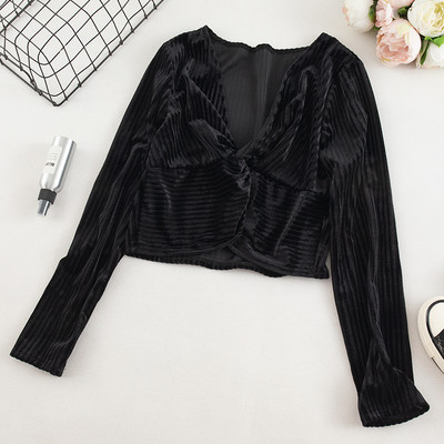 Γυναικεία μπλόυζα με  V-λαιμό  και  με μακριά μανίκια