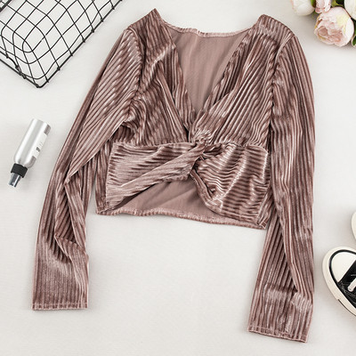 Γυναικεία μπλόυζα με  V-λαιμό  και  με μακριά μανίκια