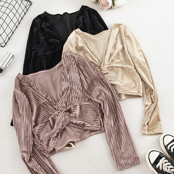 Γυναικεία μπλόυζα με  V-λαιμό  και  με μακριά μανίκια