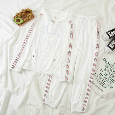 Αθλητικό σετ με  γράμματα σε λευκό και καφέ χρώμα