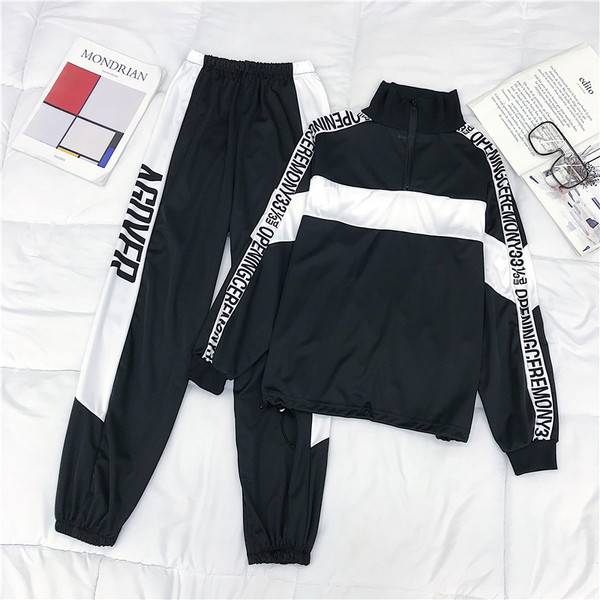 Αθλητικό σετ με γράμματα  σε μαύρο και άσπρο χρώμα 