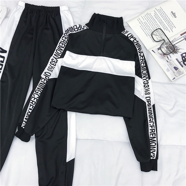 Αθλητικό σετ με γράμματα  σε μαύρο και άσπρο χρώμα 