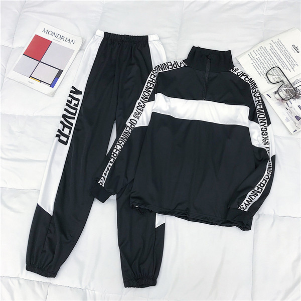 Αθλητικό σετ με γράμματα  σε μαύρο και άσπρο χρώμα 