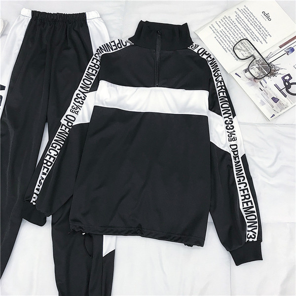 Αθλητικό σετ με γράμματα  σε μαύρο και άσπρο χρώμα 