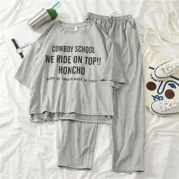 Καθημερινό  γυναικείο σετ σε μαύρο και γκρι  χρώμα με γράμματα