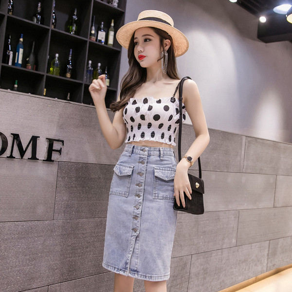 Fusta de dama actuala din denim de culoare deschisa cu buzunar