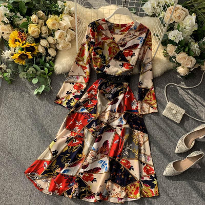 V-nyakú, virágmintás női kivágott ruha többféle színben