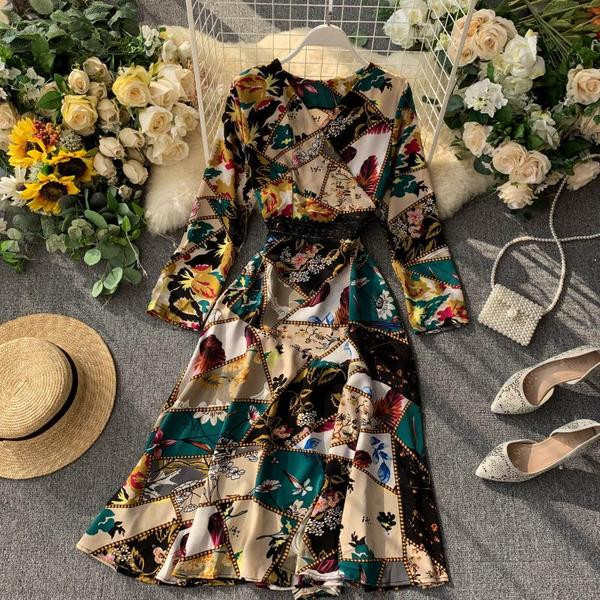 V-nyakú, virágmintás női kivágott ruha többféle színben