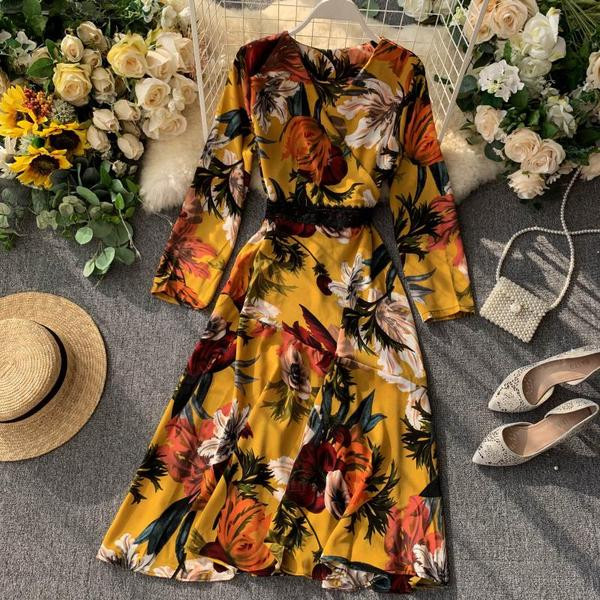 V-nyakú, virágmintás női kivágott ruha többféle színben