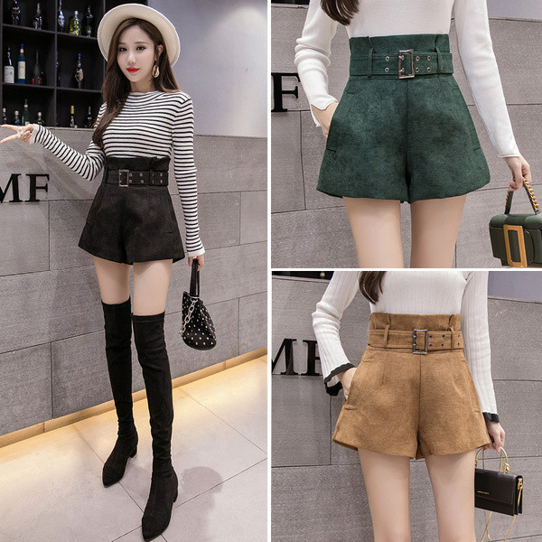 Pantaloni scurti eleganti de dama in trei culori cu talie inalta