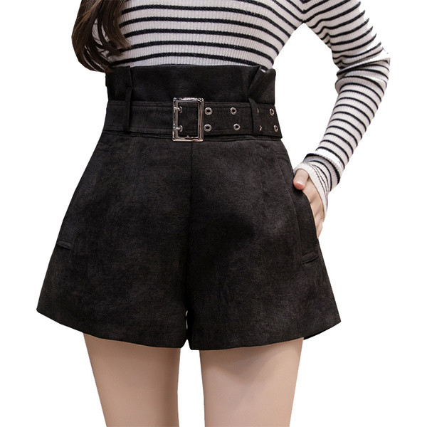 Pantaloni scurti eleganti de dama in trei culori cu talie inalta