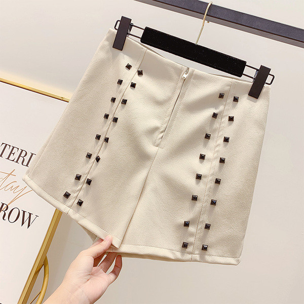 Pantaloni scurți moderni din piele de damă în trei culori