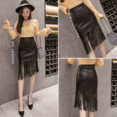 Κομψή γυναικεία φούστα με κρόσσια σε μαύρο χρώμα