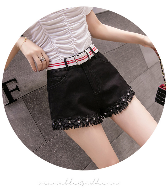 Alkalmi női rövidnadrág fekete színben