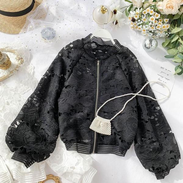 Γυναικείο μπουφάν  δαντέλας για το  φθινόπωρο με φαρδιά μανίκια σε μαύρο και άσπρο χρώμα