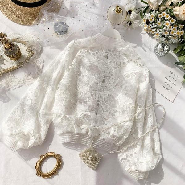 Γυναικείο μπουφάν  δαντέλας για το  φθινόπωρο με φαρδιά μανίκια σε μαύρο και άσπρο χρώμα