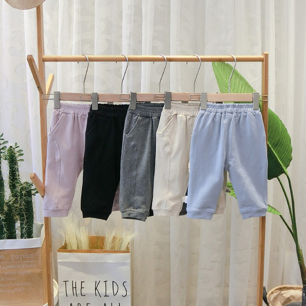 Μοντέρνα παιδικά  παντελόνια για αγόρια με τσέπες σε διάφορα χρώματα