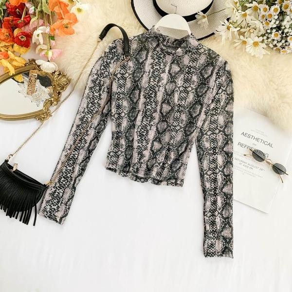 Aktuális női blúz állatmintával, különböző színekben