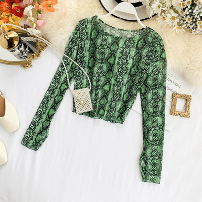 Μοντέρνα γυναικεία μπλούζα με ζωικό μοτίβο σε διάφορα χρώματα