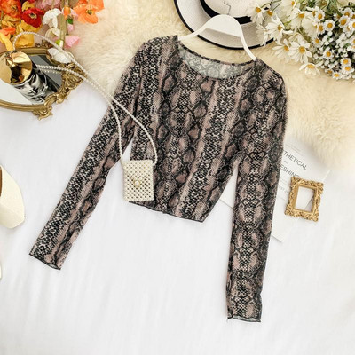 Μοντέρνα γυναικεία μπλούζα με ζωικό μοτίβο σε διάφορα χρώματα