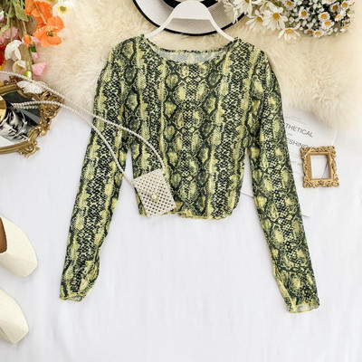 Μοντέρνα γυναικεία μπλούζα με ζωικό μοτίβο σε διάφορα χρώματα