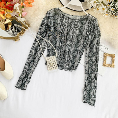 Μοντέρνα γυναικεία μπλούζα με ζωικό μοτίβο σε διάφορα χρώματα