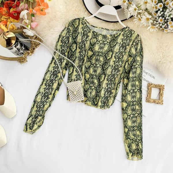 Μοντέρνα γυναικεία μπλούζα με ζωικό μοτίβο σε διάφορα χρώματα