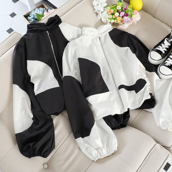 Γυναικείο φούτερ με φαρδιά μανίκια σε μαύρο και άσπρο χρώμα