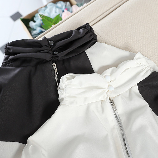 Γυναικείο φούτερ με φαρδιά μανίκια σε μαύρο και άσπρο χρώμα