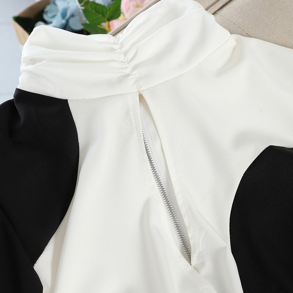 Γυναικείο φούτερ με φαρδιά μανίκια σε μαύρο και άσπρο χρώμα