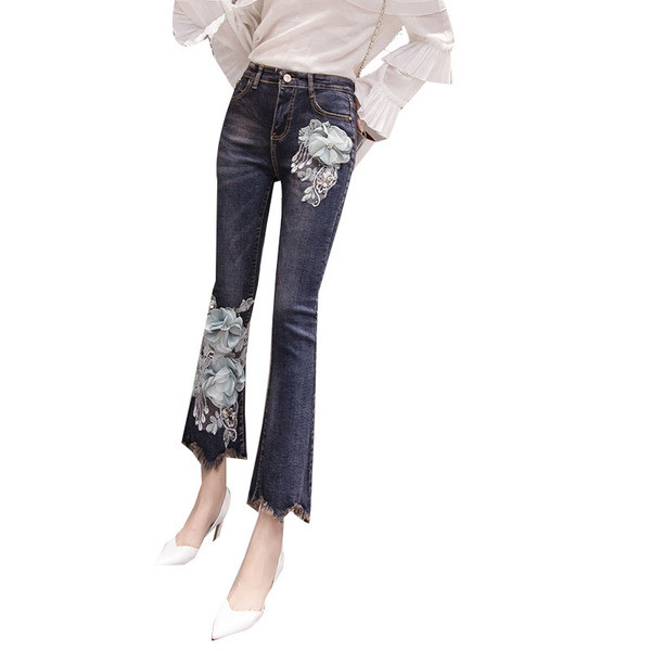 Stílusos női farmer 3D elemekkel