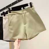 Pantaloni scurți moderni cu buzunare în mai multe culori