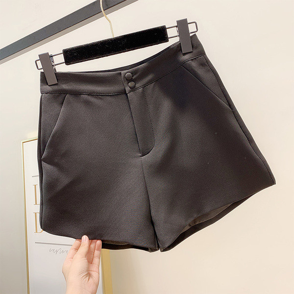 Pantaloni scurți moderni cu buzunare în mai multe culori