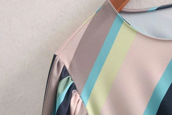 Új modell kivágott női ruha O-nyakkal és 3/4-es ujjakkal