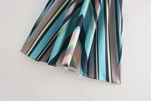 Új modell kivágott női ruha O-nyakkal és 3/4-es ujjakkal