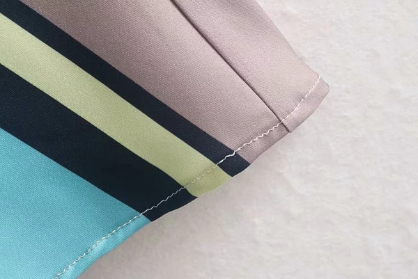 Új modell kivágott női ruha O-nyakkal és 3/4-es ujjakkal