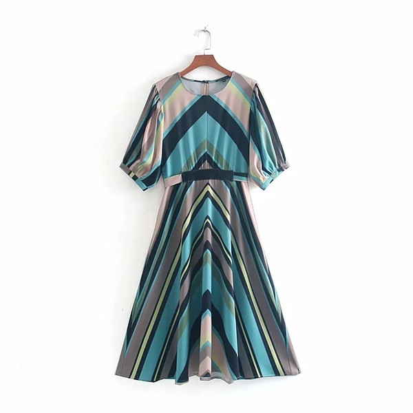 Új modell kivágott női ruha O-nyakkal és 3/4-es ujjakkal