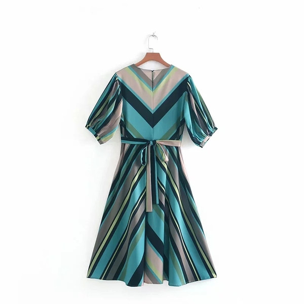 Új modell kivágott női ruha O-nyakkal és 3/4-es ujjakkal