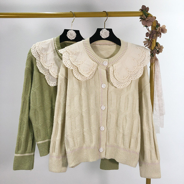 Vesta de dama cu decolteu oval in bej si verde