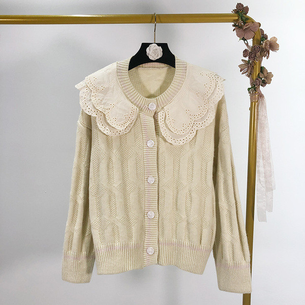 Vesta de dama cu decolteu oval in bej si verde