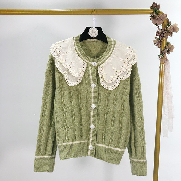 Vesta de dama cu decolteu oval in bej si verde