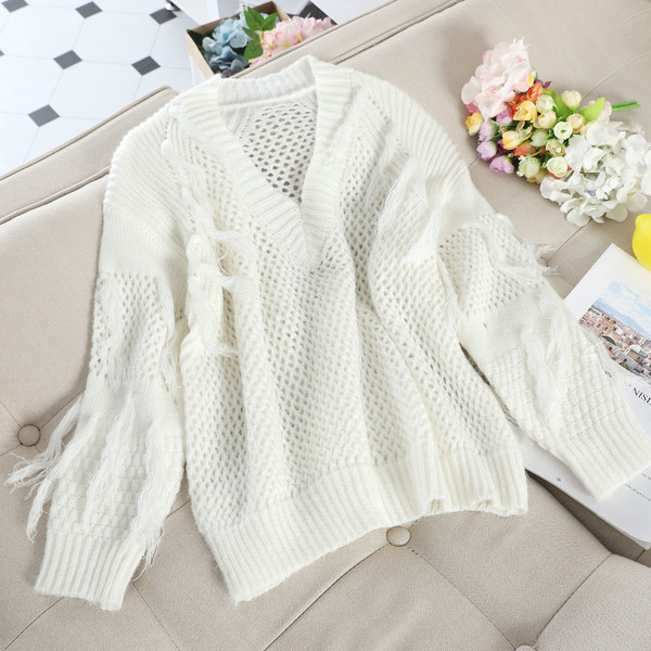 Pulover de damă cu decolteu în V alb-negru