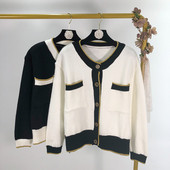 Rövid női mellény fehér és fekete színben, gombokkal és zsebekkel