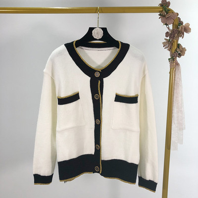 Rövid női mellény fehér és fekete színben, gombokkal és zsebekkel