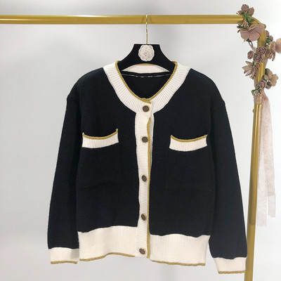 Rövid női mellény fehér és fekete színben, gombokkal és zsebekkel