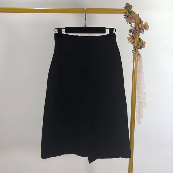 Μεγάλη ασύμμετρη φούστα με κορδόνια σε μαύρο χρώμα