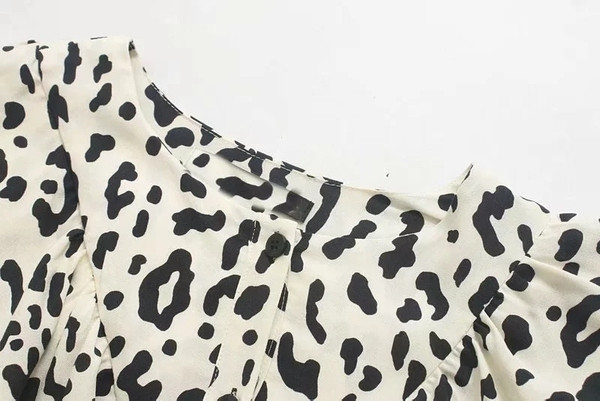 Rochie de dama model nou cu animal print si decolteu in alb