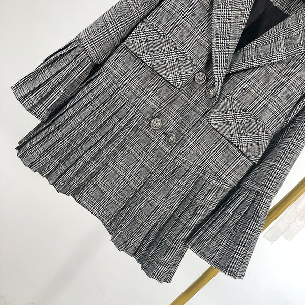 Γυναικείο καρό σακάκι  με πλισέ μανίκια